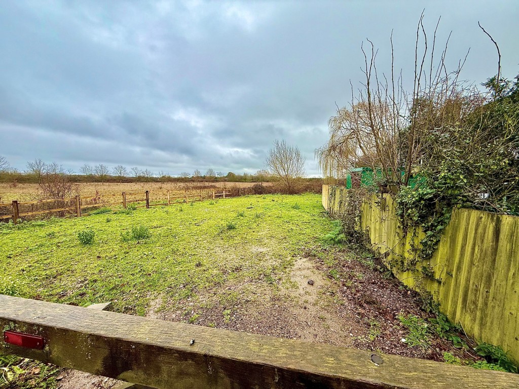 Lot: 35 - VACANT FREEHOLD PARCEL OF LAND - Front shot of land from the entrance